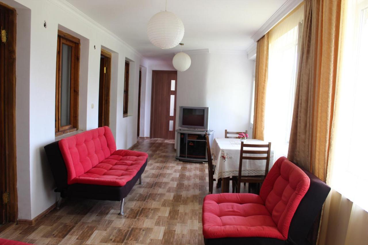 Guest House Racha Ambrolauri Exterior photo
