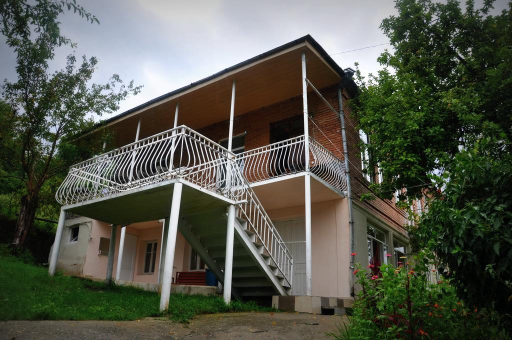 Guest House Racha Ambrolauri Exterior photo
